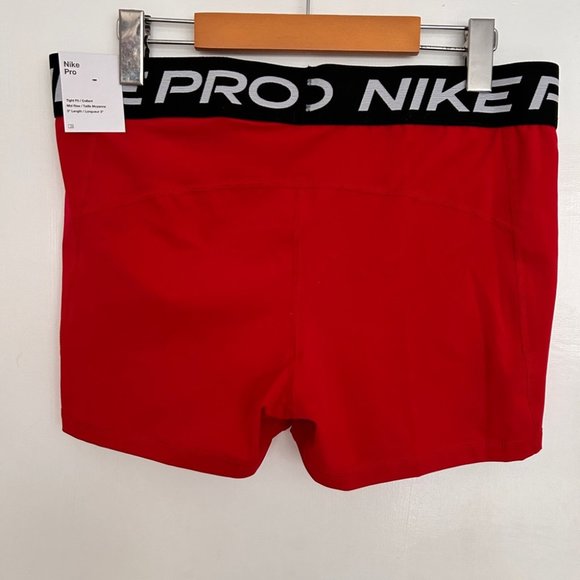 BNWT Women’s Red Nike Pro Dri Fit Training Shorts in Size XL - Picture 7 of 12